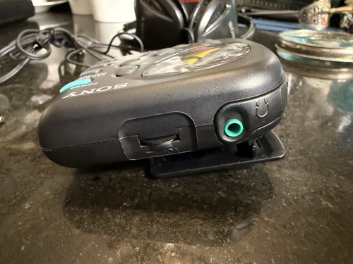 Sony SRF-M32 FM/AM Walkman Radio & Headphones W/ Instructions Tested Works - Picture 8 of 13