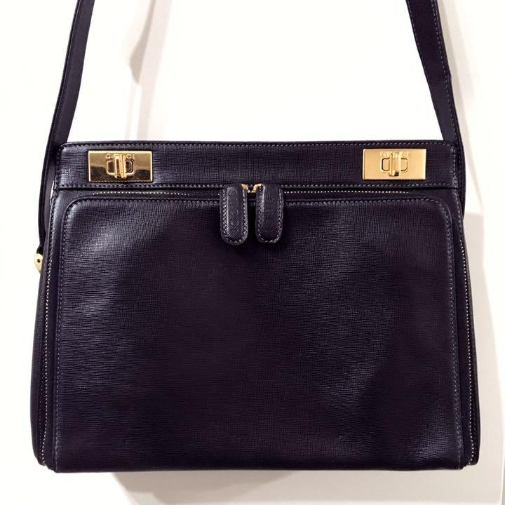 Gucci Vintage GG Black Saffiano Leather Shoulder Bag Gold Logo Pre-Owned