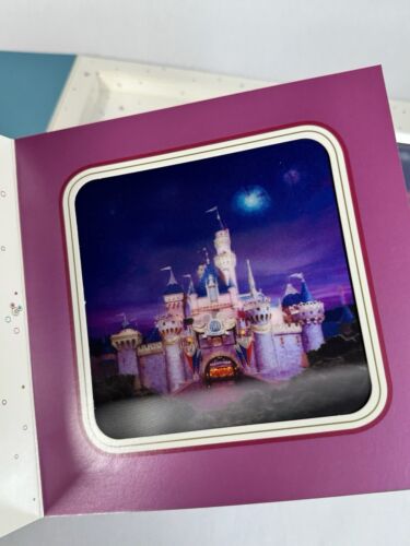 PRESS KIT 50° Anniversario Disneyland: Quadro acrilico con fotolibro lenticolare - Foto 6 di 12