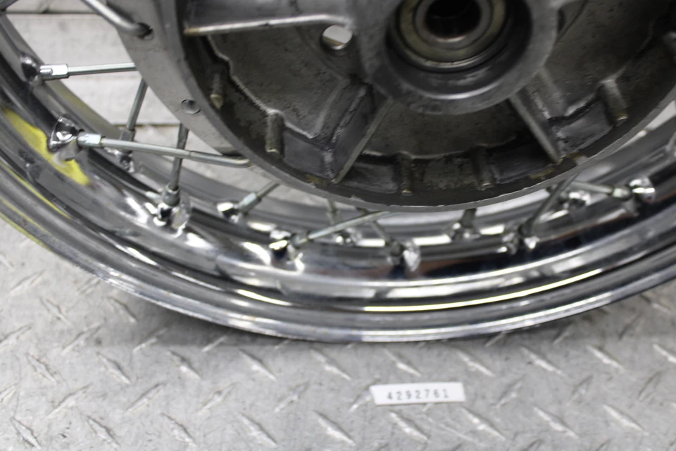 Suzuki Savage 650 LS650 1997 rueda trasera  Foto 3 de 4