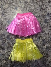 1990s BARBIE SKIPPER HAWAIIAN FUN YELLOW PINK GRASS SKIRTS Beach
