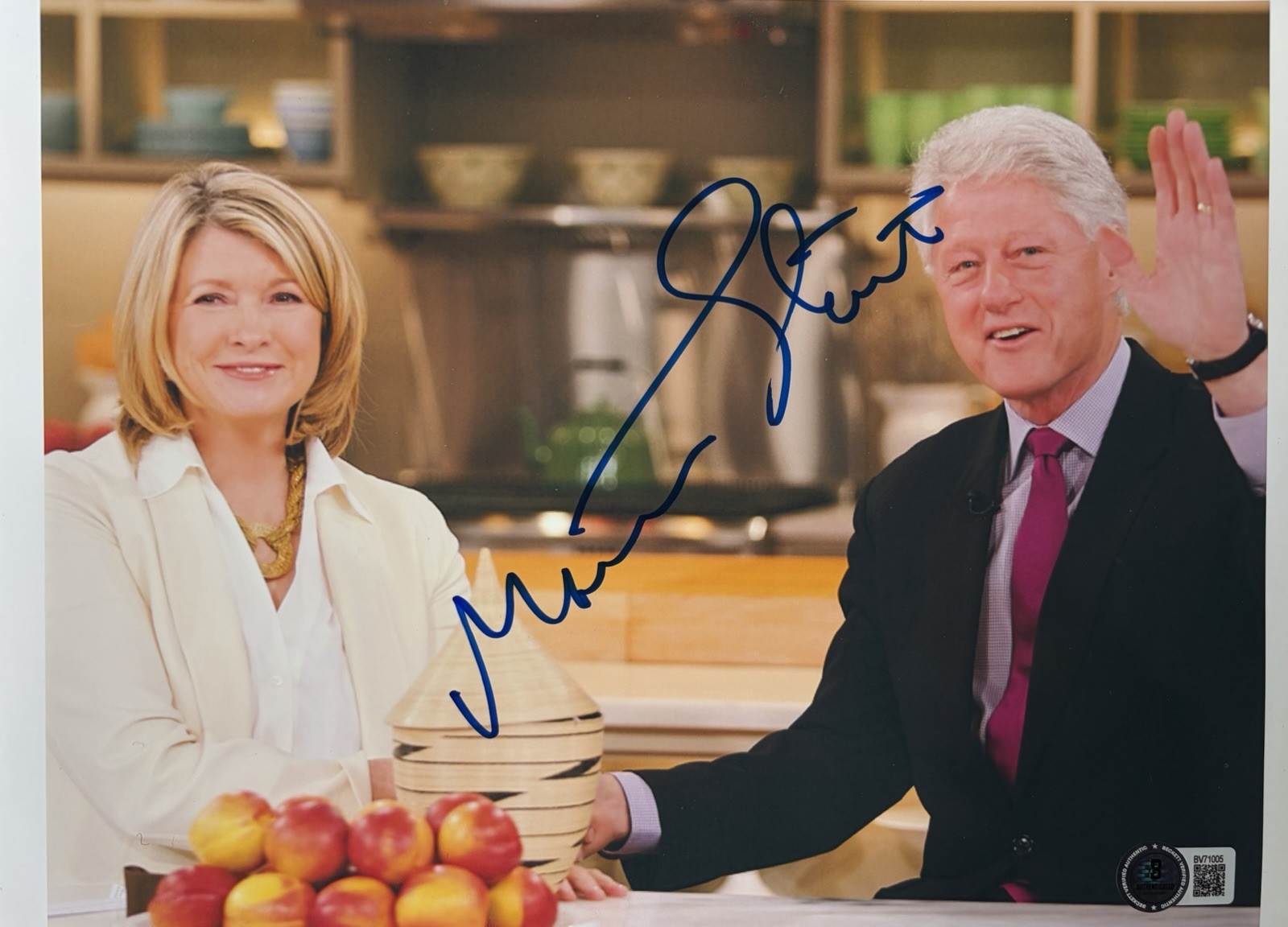 Martha Stewart Autographed / Signed Guaranteed-Authentic