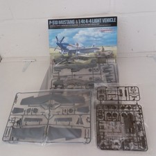 Tamiya P-51D Mustang & 1/4t 4x4 Light Vehicle Modellbausatz - (H19)
