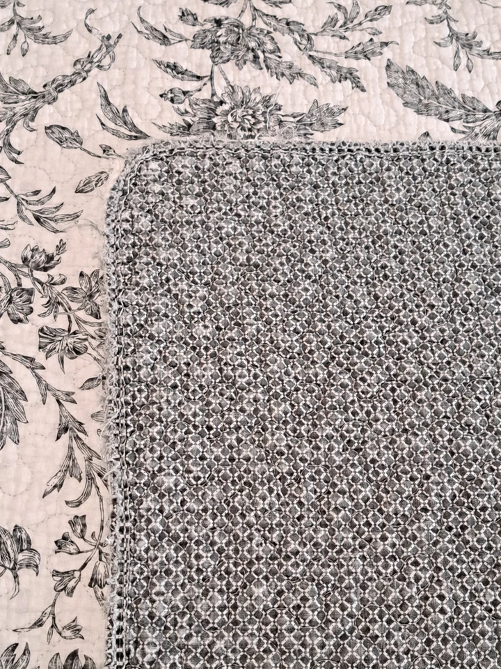 Edredón Laura Ashley ámbar negro floral Toile Queen 91,5" x 91" Foto 4 de 4