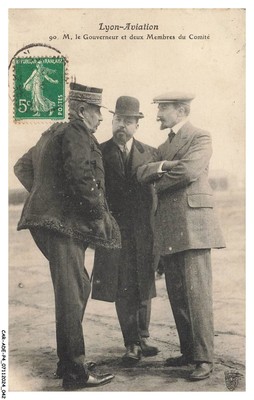 CAR-ADEP4-0259-69 - LYON - Aviation - M le gouverneur et deux membres du comit