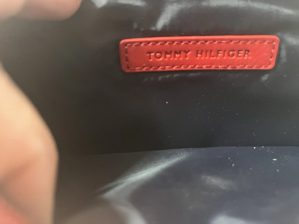Tommy Hilfiger Dos Compartimentos con Cremallera TH Logo Estilo de Vida Cartera Grande Roja Foto 3 de 4