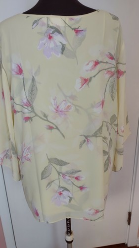 Women's Blouse By Bella Says XL Floral - Picture 3 of 3