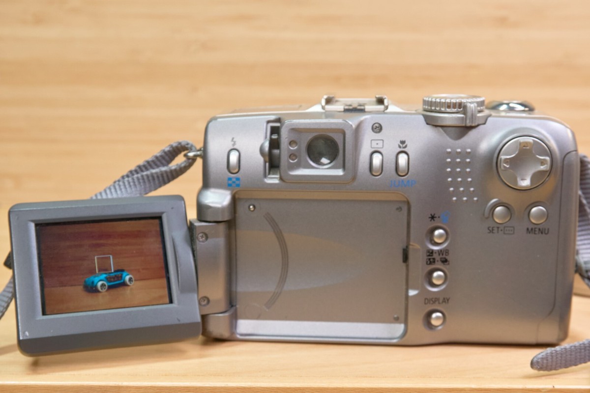 Canon PowerShot G2 4MP Digital Camera, w/ 3X Optical Zoom, Made in