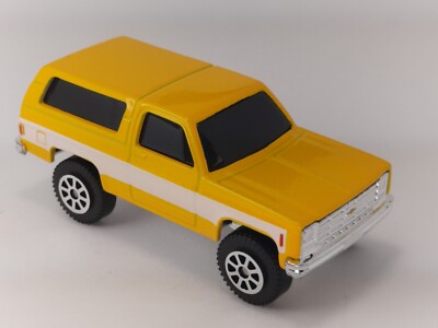 1979 79 Chevy Blazer K5 Collectible 1/64 Scale Diecast Diorama Model