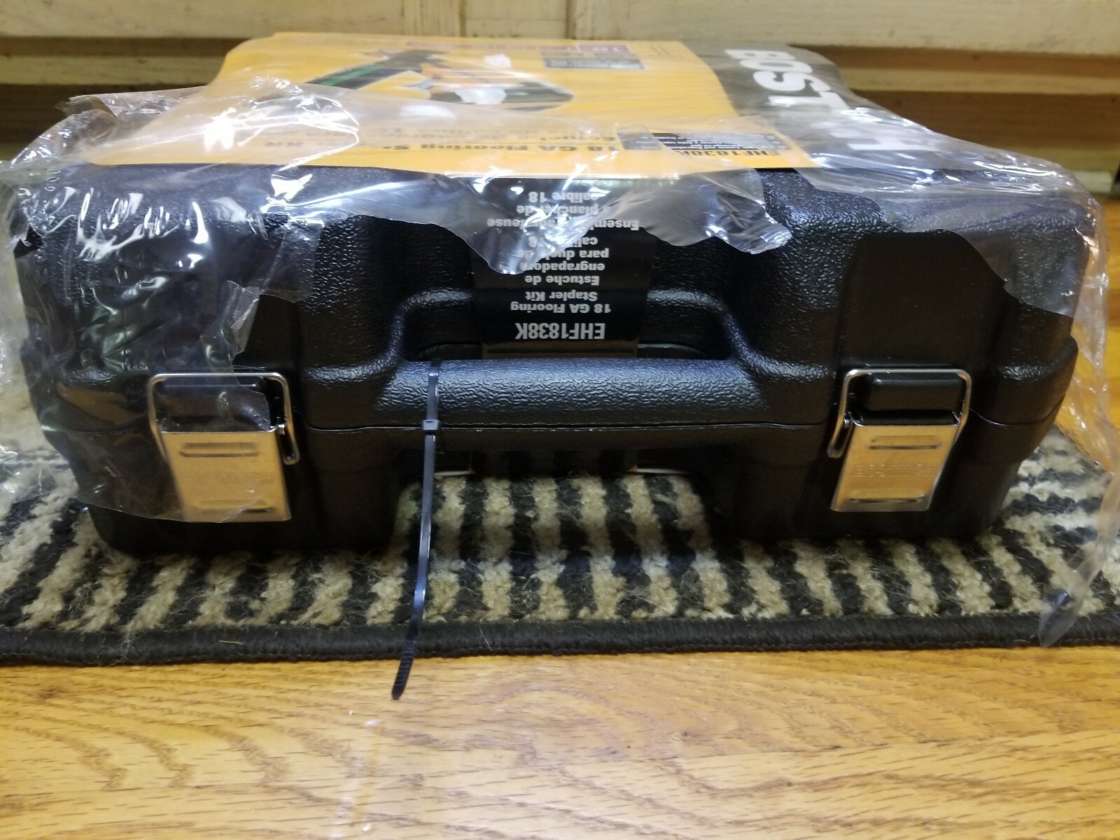 NEW Bostitch EHF1838K 18ga Engineered Hardwood Flooring Crown Stapler 1