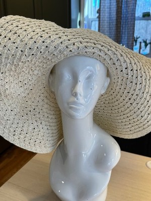 Chicos Open Weave Straw Summer Hat Cream with Gold Thread One Size NWT