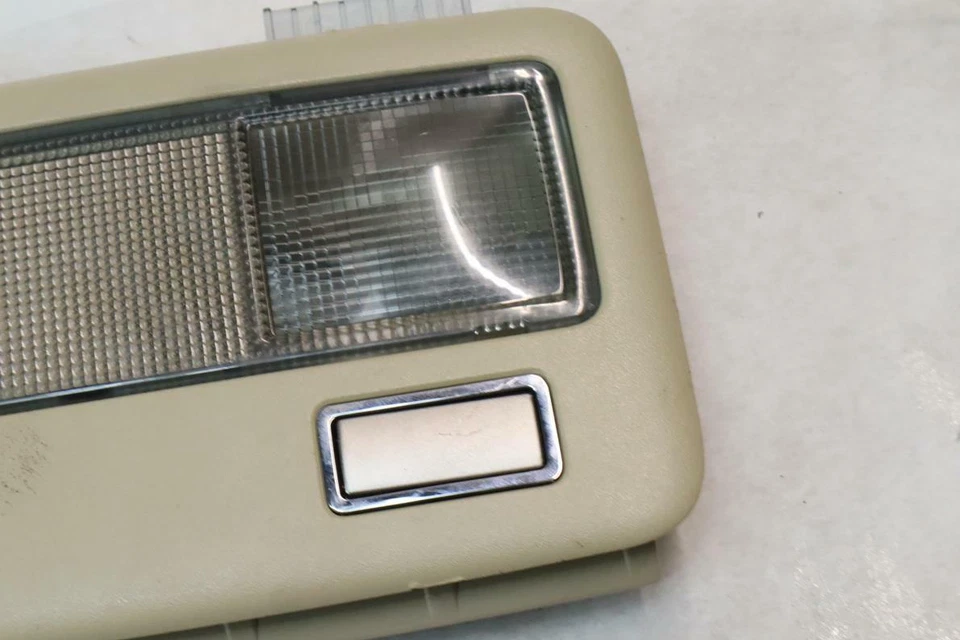 8x23-MBBS-A 捷豹 XF 后内部顶顶顶圆顶地图阅读灯 — 第 3/4 张图片