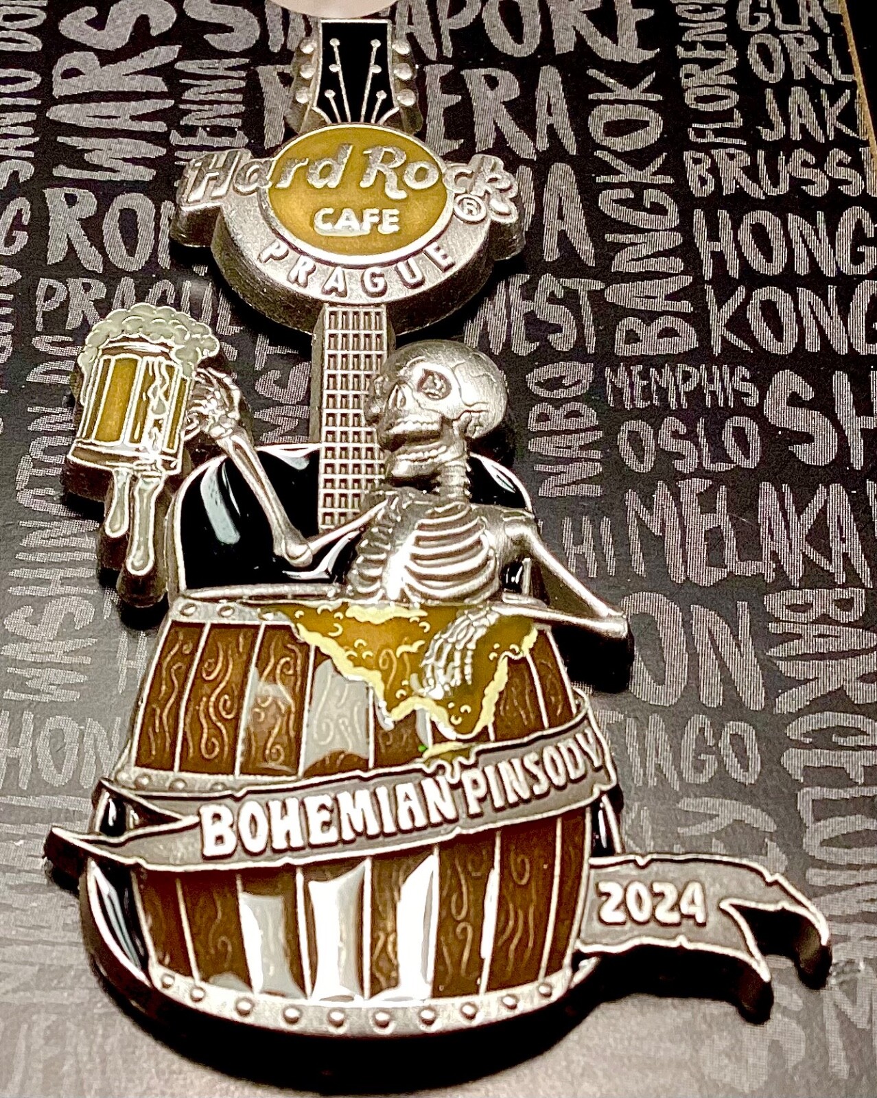 2024 HARD ROCK CAFE PRAGUE 3D BOHEMIAN PINSODY SKELETON & BEER KEG GUITAR LE PIN