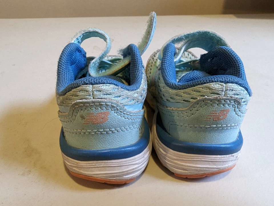 Zapatos deportivos New Balance para niños pequeños talla 5 turquesa 680v6 Foto 3 de 3