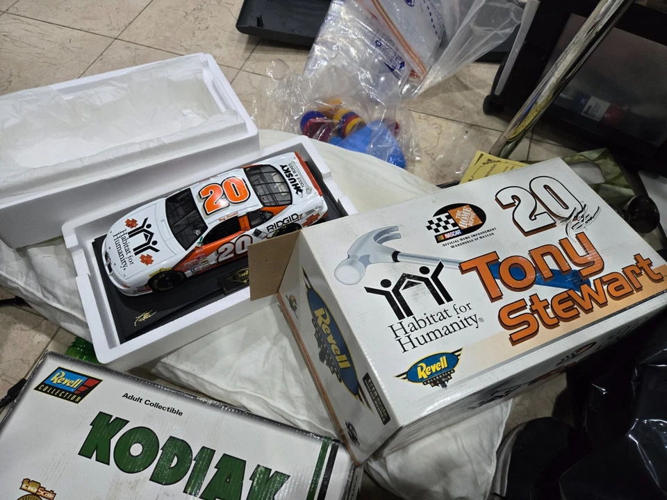 1999 habitat fo humanity thr home depot tony stewart pontiac diecast revell 1 18 - Image 2 of 2