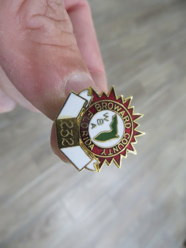 232 BROWARD COUNTY FLORIDA LAPEL PIN WBA WOMENS BOWLING ASSOCIATION AWARD PIN