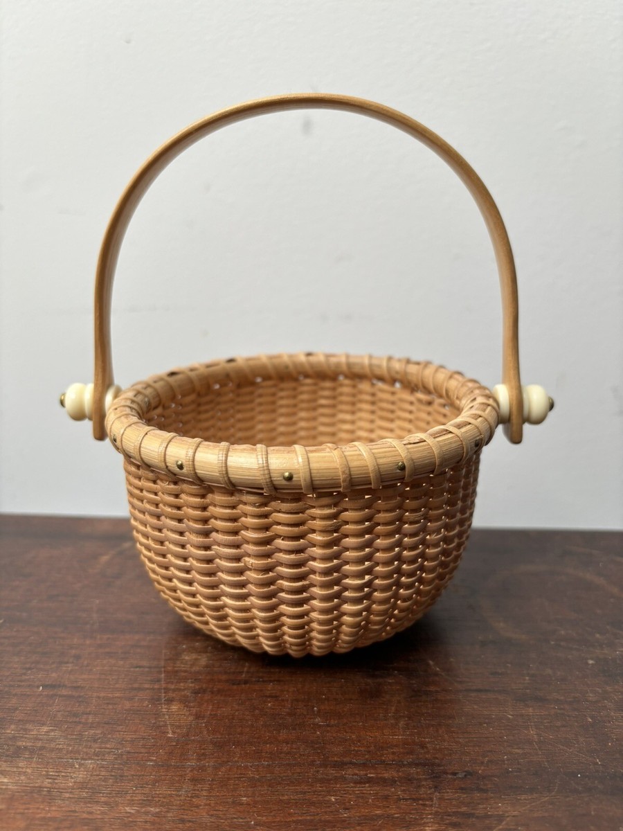 Small Hand Made Nantucket Basket With Wood Swing Handle | eBay