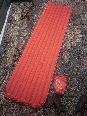 Quechua Forclaz Air aufblasbares Luftkissen 180 x 48 cm rot 550g Camping
