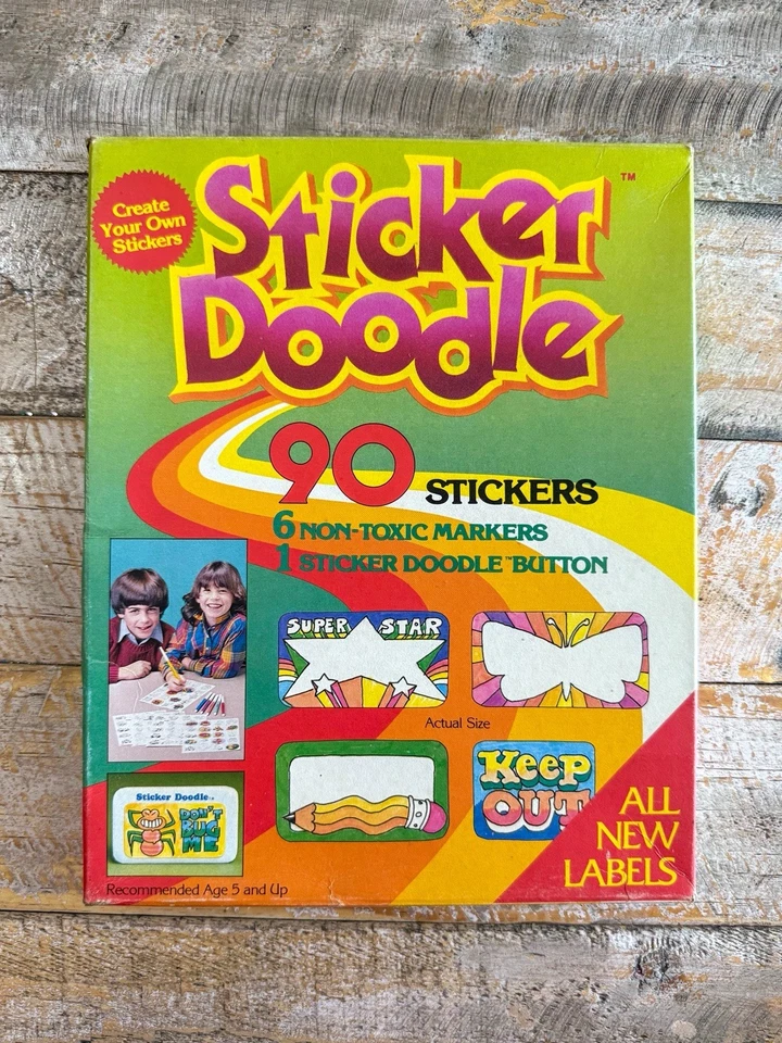 Kit de garabatos de pegatinas Pineapple Inc colorea tus propias hojas de pegatinas de colección LEER Foto 2 de 4