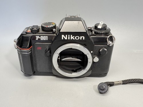 Nikon F-301 analoge Spiegelreflexkamera SLR Gehäuse #2123477-84