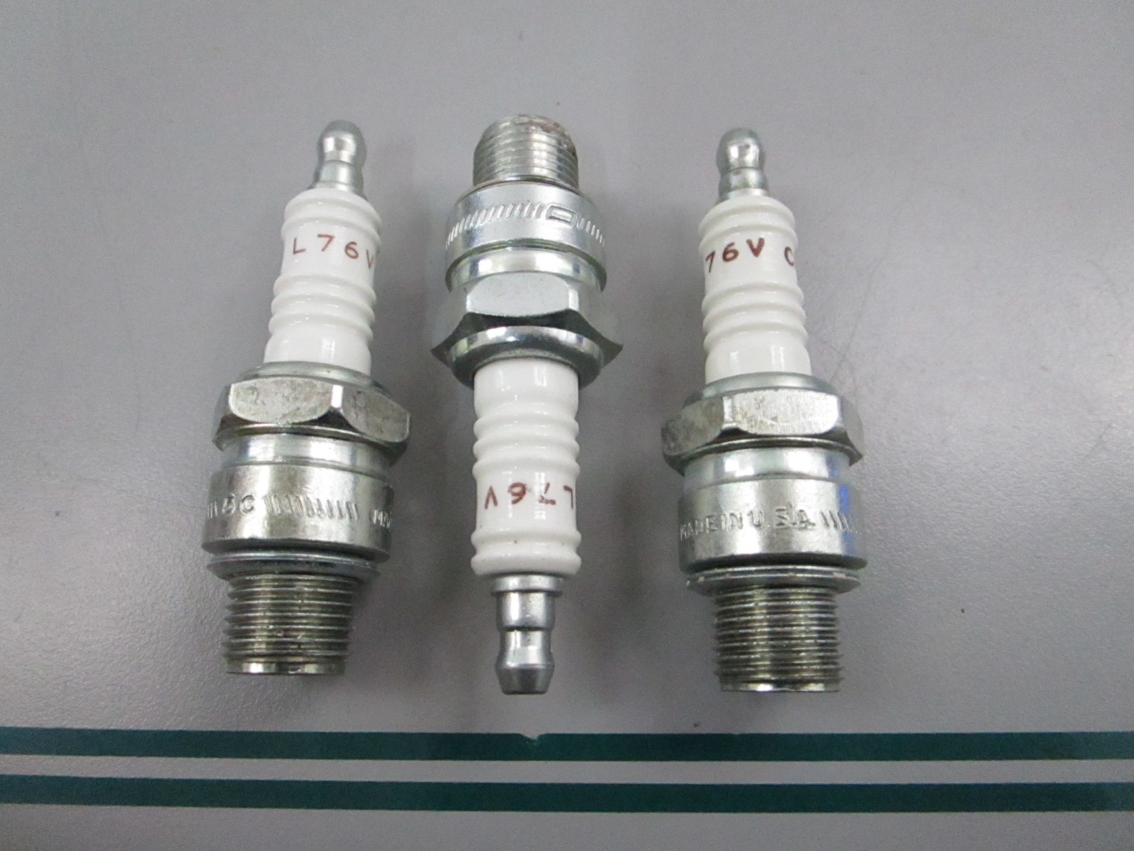 Champion NEW L76V 827M Marine Spark Plug Force 40-120HP LOT OF 3 0810