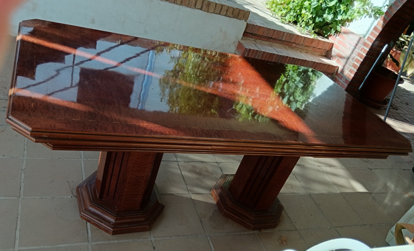 Mesa de comedor de madera con 4 sillas. En buen estado