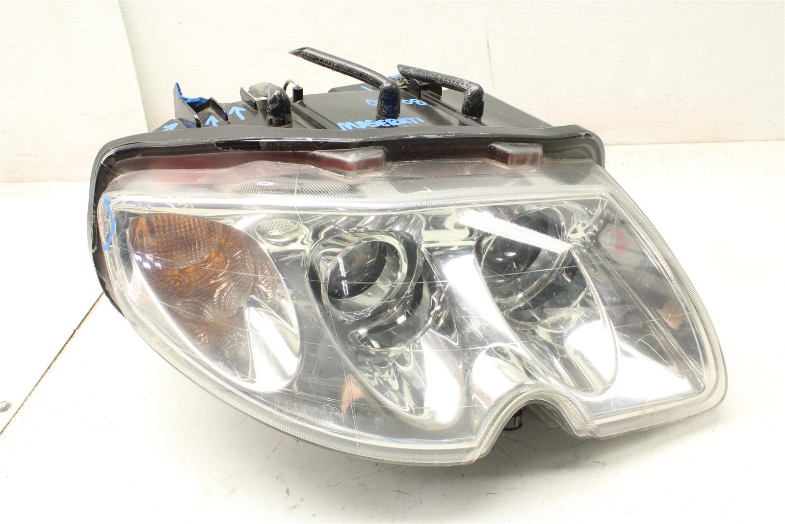 2005 Maserati Quattroporte Right Passenger Headlight Head Lamp RH 05-08 DAMAGED