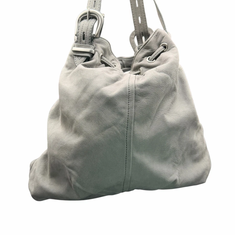 Bolso de hombro Ann Taylor LOFT de cuero gris con cordón borla holgado Foto 2 de 4