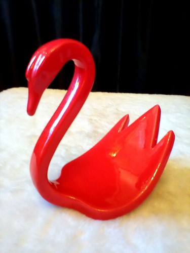 VINTAGE CERAMIC RED SWAN SOAP DISH / TOWEL HOLDER GLOSS GLAZE RETRO BATH DECOR - Picture 2 of 9
