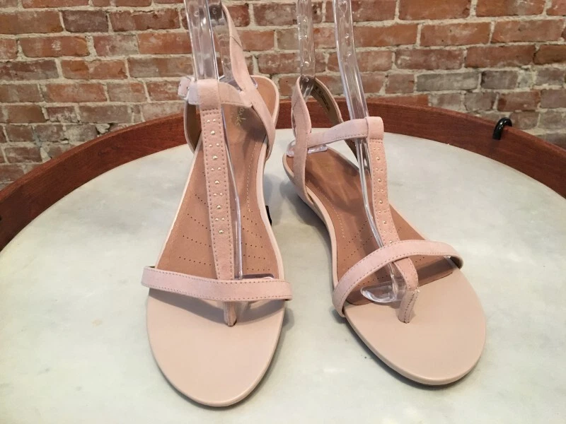 Sandali Clarks Artisan Nude Scamosciati Parram Blanc Borchie T strap Zeppa 11 Saldi
