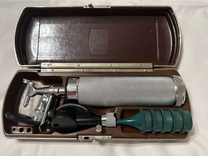 Vintage Bakelite Case Welch Allyn Otoscope For Viewing Inner Ear