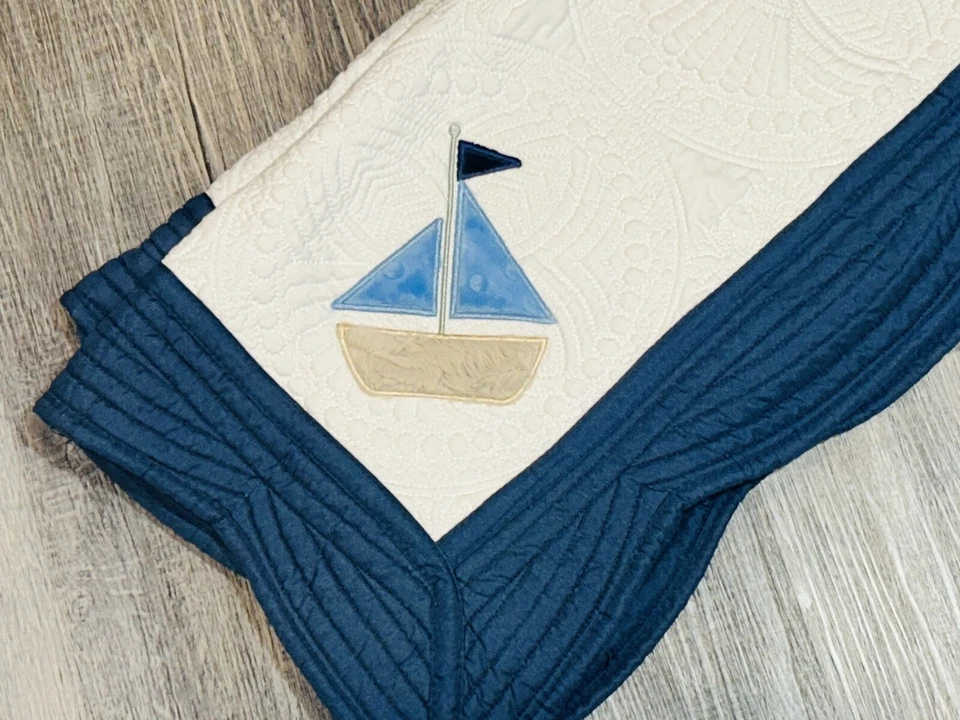 ¡Regalo bebé! Edredón de cuna para guardería - velero náutico - 36”x45” Foto 3 de 4