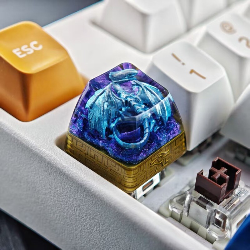 “Yu-Gi-Oh!” Blue-Eyed White Dragon Transparent Resin Drip-Coated Keycaps