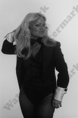 Pretty  woman pinup pose 35mm Negative  V1d3