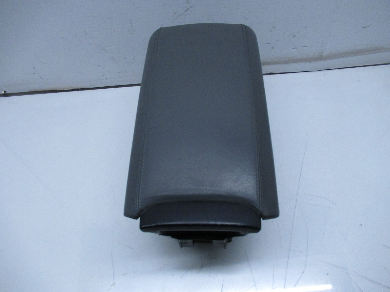 04-08 MASERATI QUATTROPORTE CENTER CONSOLE ARMREST ARM REST OEM