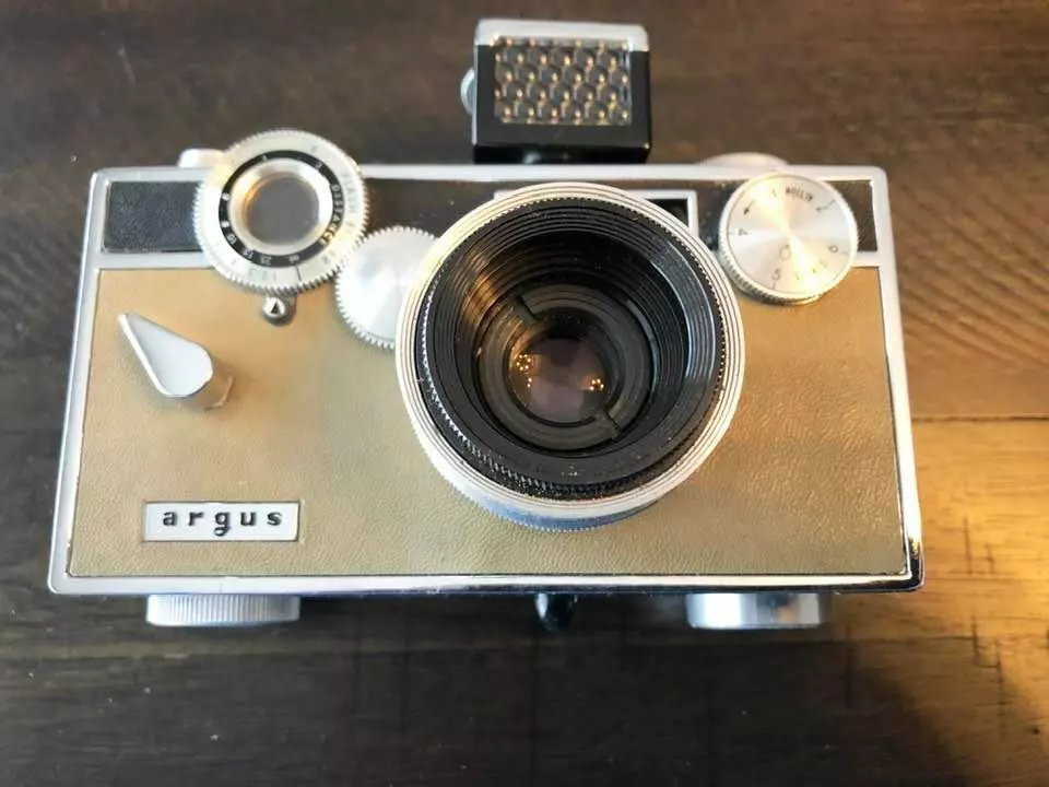 Vintage Argus C3 35mm Camera 50mm F3.5 Lens TAN Untested Case