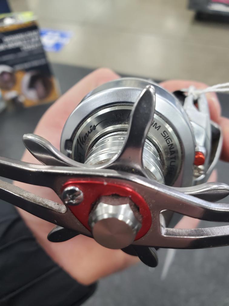 BASS PRO SHOPS XPS JPT10SHHLA JOHNNY MORRIS PLATINUM SIGNATURE REEL