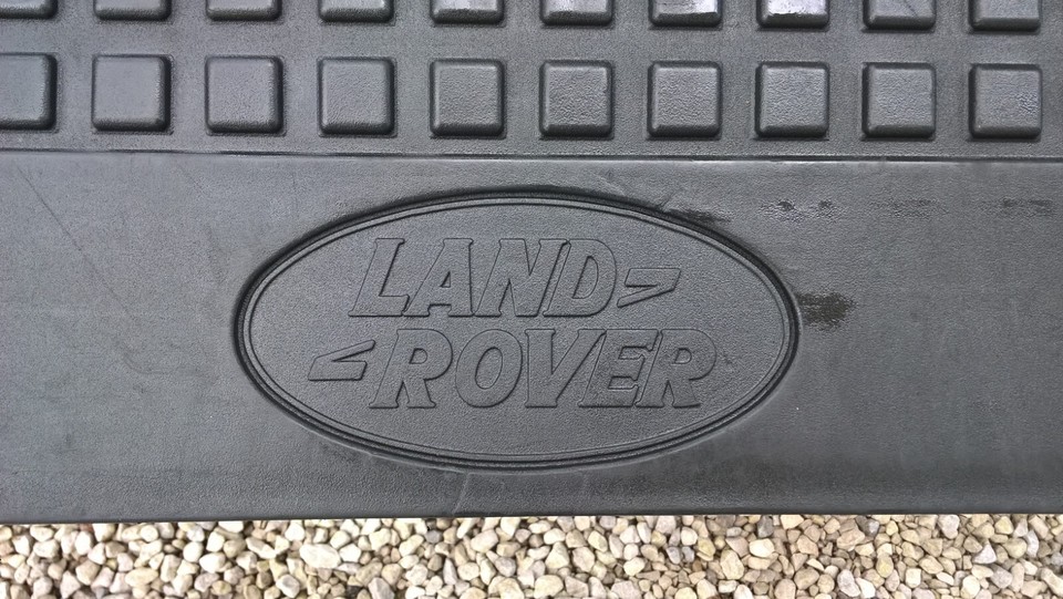 land rover discovery 3/4 genuine boot mat very little ware good