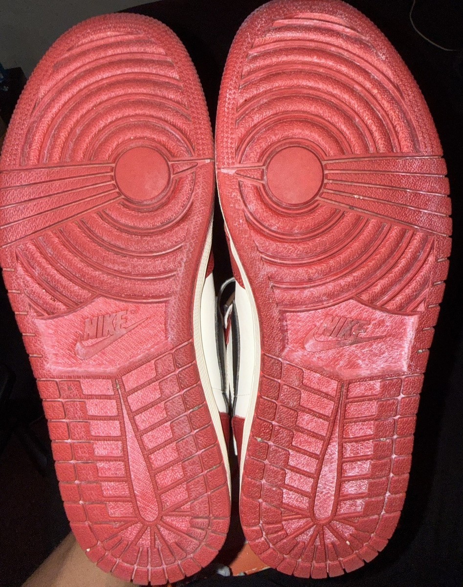 Jordan 1 Chicago Lost and Found View 3