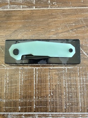 Kubey Carve Linerlock Black Jade KB237F