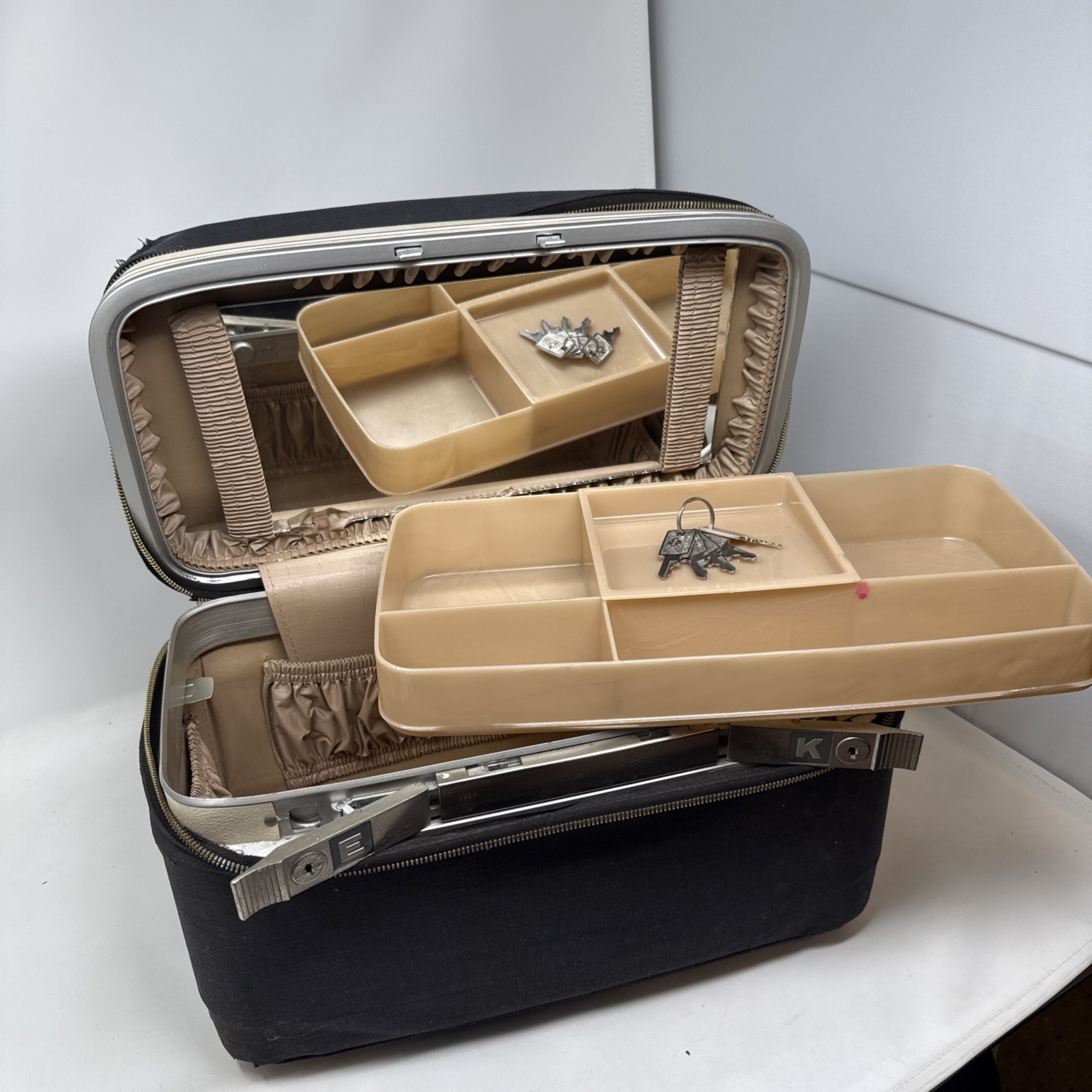 Vintage Samsonite Profile Luggage Makeup Vanity Train Hard Side W/ Tray Mirror