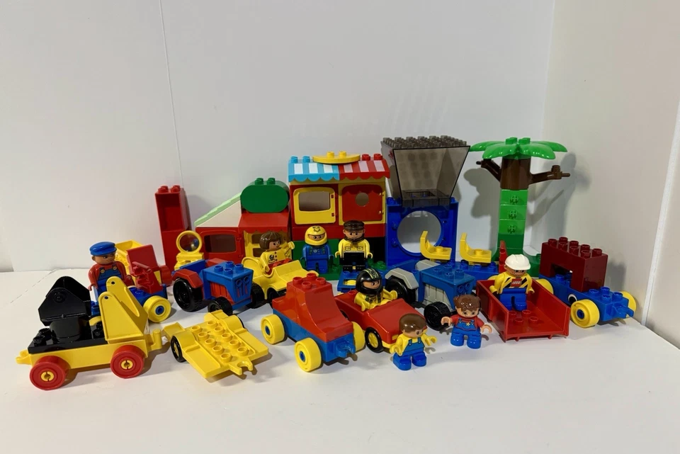 Enorme Lote Mixto Lego Duplo Town Vehículos Figuras Puertas Ventanas Remolque De Colección Foto 2 de 4