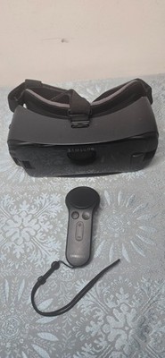 Samsung Oculus Gear VR Headset SM-R324 w/ Remote Controller