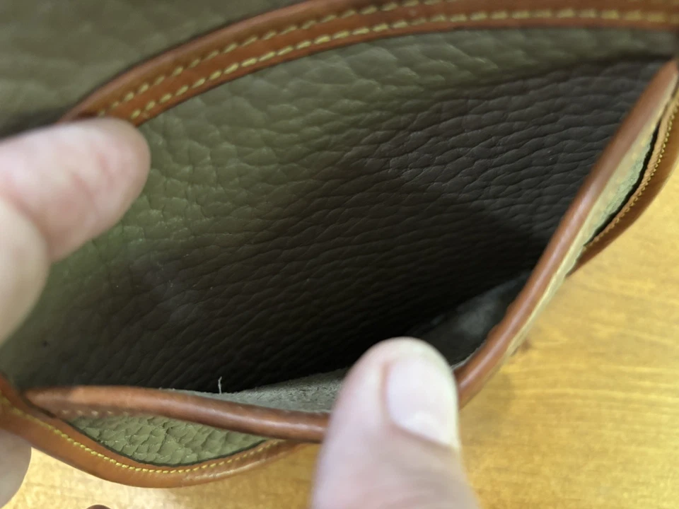 复古 Dooney & Bourke 全天候皮革鸭标志鞍袋美国灰褐色斜挎包 — 第 4/4 张图片