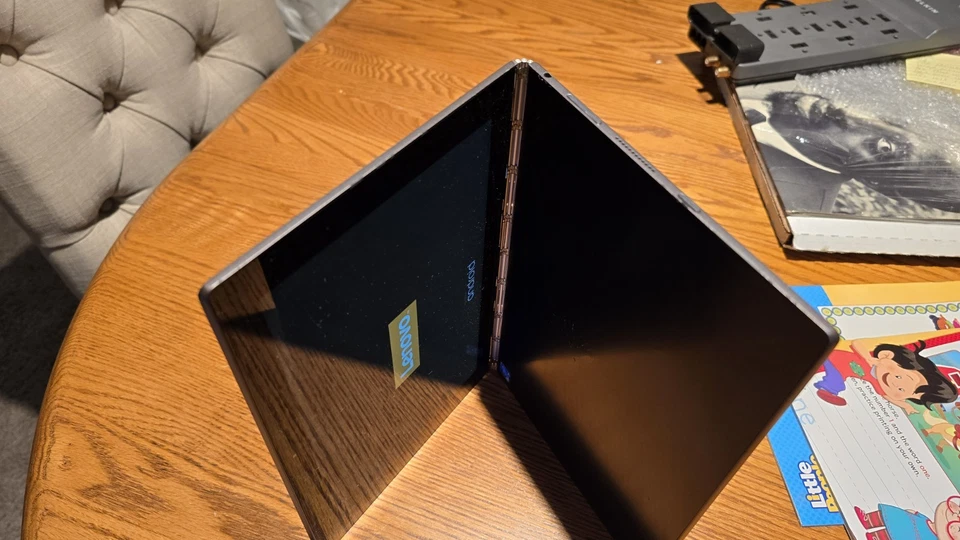 Lenovo Yoga Book YB1-X90F 10.1" Foto 4 de 4