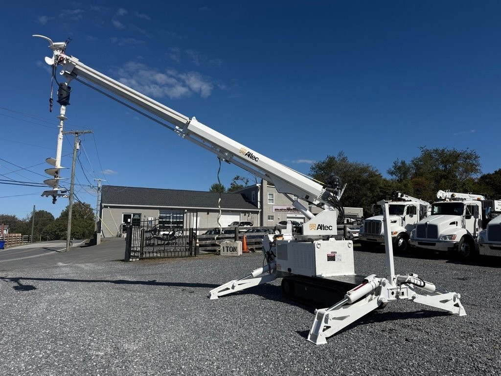 2012 Altec DB37 Altec Digger Derrick 30' Crane Winch Auger Track ...