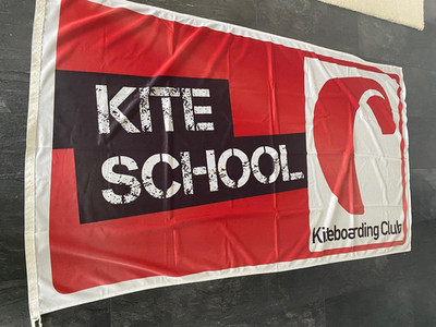 Werbefahne oder Banner Kiteboarding Club (KBC) einem Anbieter für Kitesurf Kurse