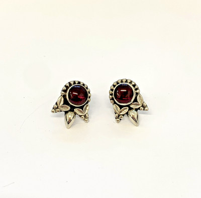 925 Sterling Silber Granat Cabochon Einfassung dekorative ausgefallene Ohrringe