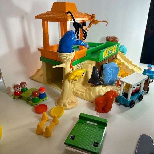 Vintage 1984 Fisher Price Little People Zoo #916 In Original Box Not-Complete - Picture 5 of 24