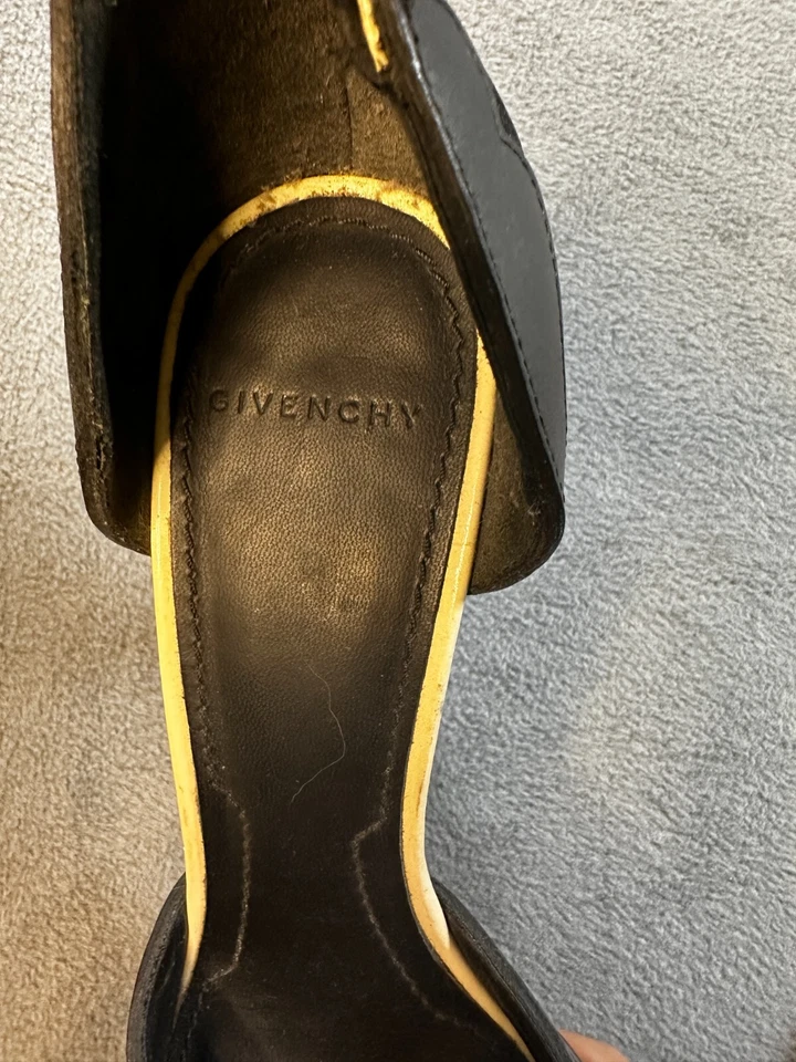 Sapatos femininos GIVENCHY 9 saltos stiletto couro envernizado biqueira pontiaguda Dorsay - Imagem 2 de 4